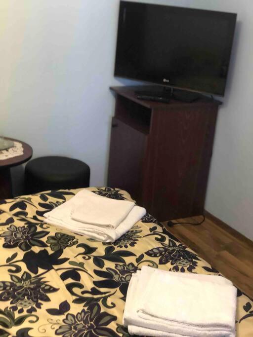Casuta Bunicilor Isverna Hotel ภายนอก รูปภาพ