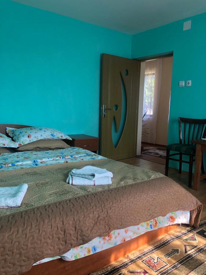 Casuta Bunicilor Isverna Hotel ภายนอก รูปภาพ