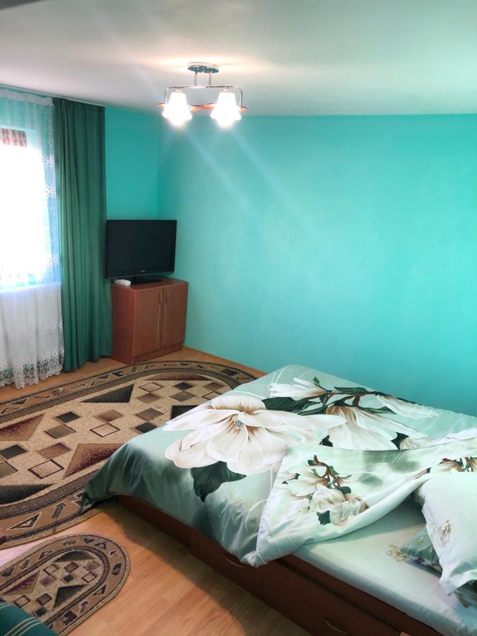 Casuta Bunicilor Isverna Hotel ภายนอก รูปภาพ